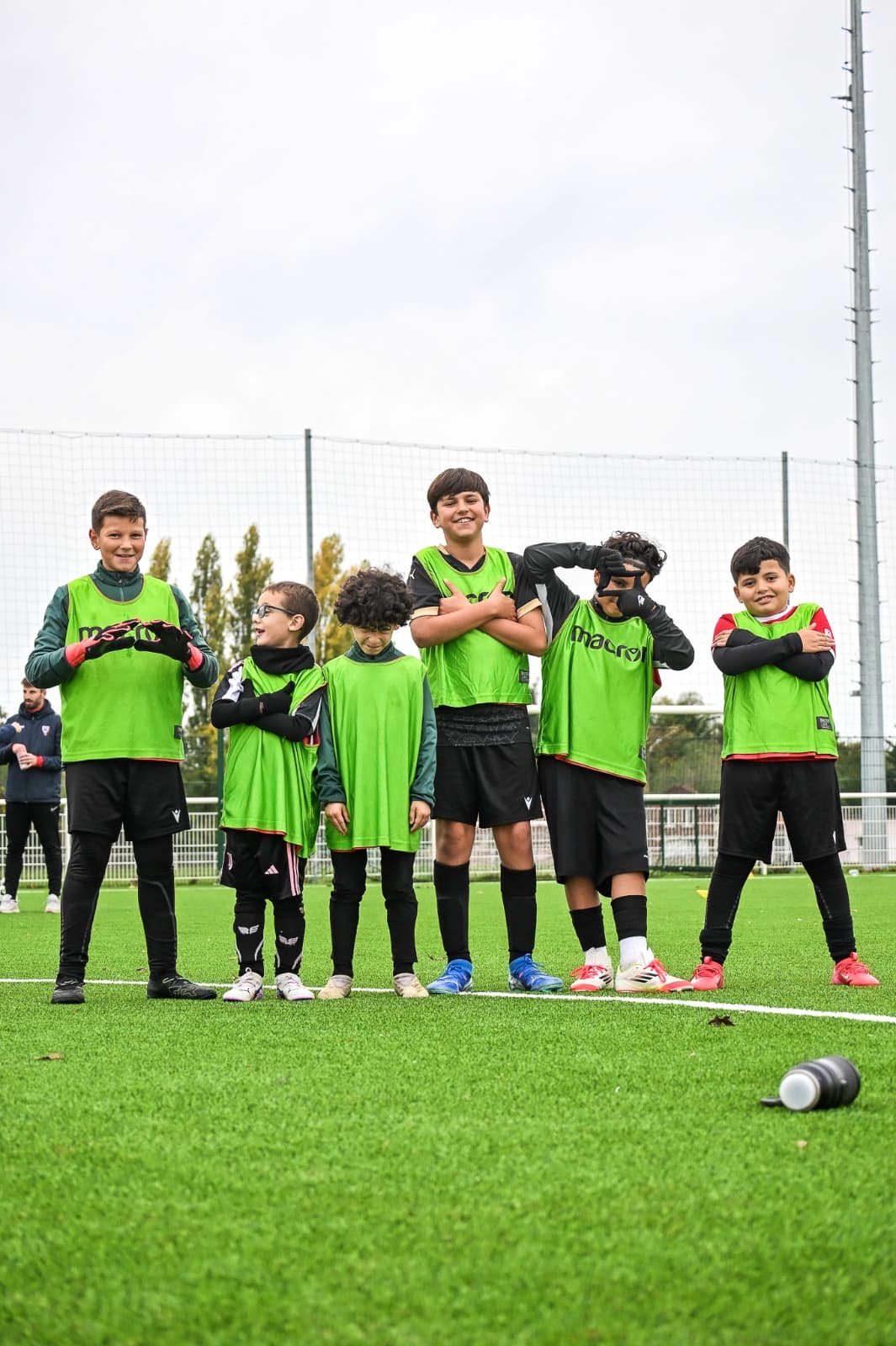 Groupe de jeunes footballeurs lors d'un entraînement FL PERF'